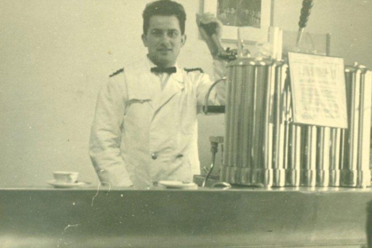 LUOMO CHE FA CANTARE IL CAFFE GIUSEPPE DE GIUSTI 01 LUOMO CHE FA CANTARE IL CAFFE GIUSEPPE DE GIUSTI 01