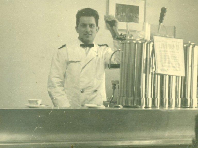 LUOMO CHE FA CANTARE IL CAFFE GIUSEPPE DE GIUSTI 01 LUOMO CHE FA CANTARE IL CAFFE GIUSEPPE DE GIUSTI 01